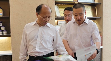 內(nèi)蒙古自治區(qū)政協(xié)黨組書記、主席李秀領(lǐng)考察、調(diào)研我公司